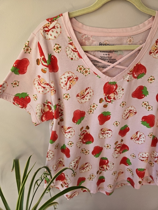 Strawberry Shortcake Tops - 🍓Strawberry Shortcake Criss-Cross V-Neck Graphic Tee - Size Large🍓SWEETEST TOP